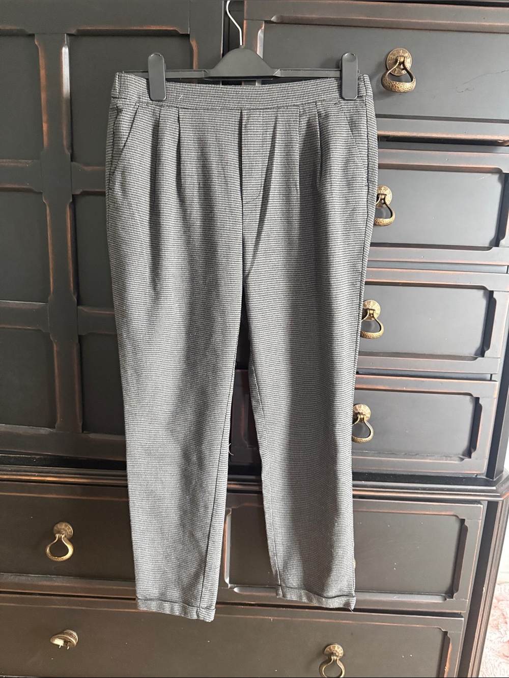 twik Women's Gray Pleated Tapered Trousers